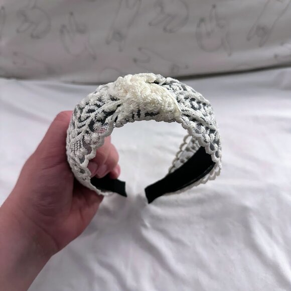 NWOT Ivory Lace Knotted White & Black Stiff Headband from JC Penney - Picture 3 of 5